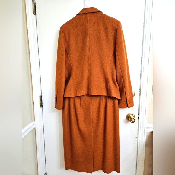 Harvé Benard Holtzman Women's Wool/Cashmere Burnt Orange Skirt Suit Set Sz L(12) - Picture 2 of 10
